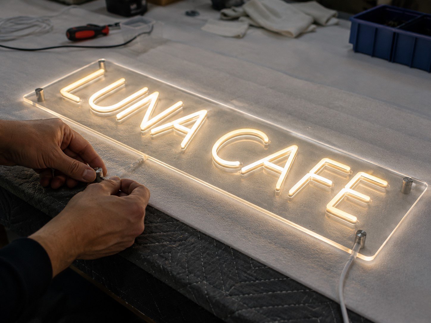 Letras corpóreas LED ensambladas y probadas en taller — Rotulnova